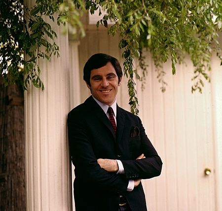 2749-8 ANTHONY NEWLEY, 1966