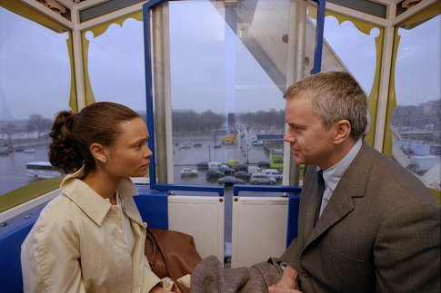 Still of Tim Robbins and Thandie Newton in Tiesa apie Carli (2002)