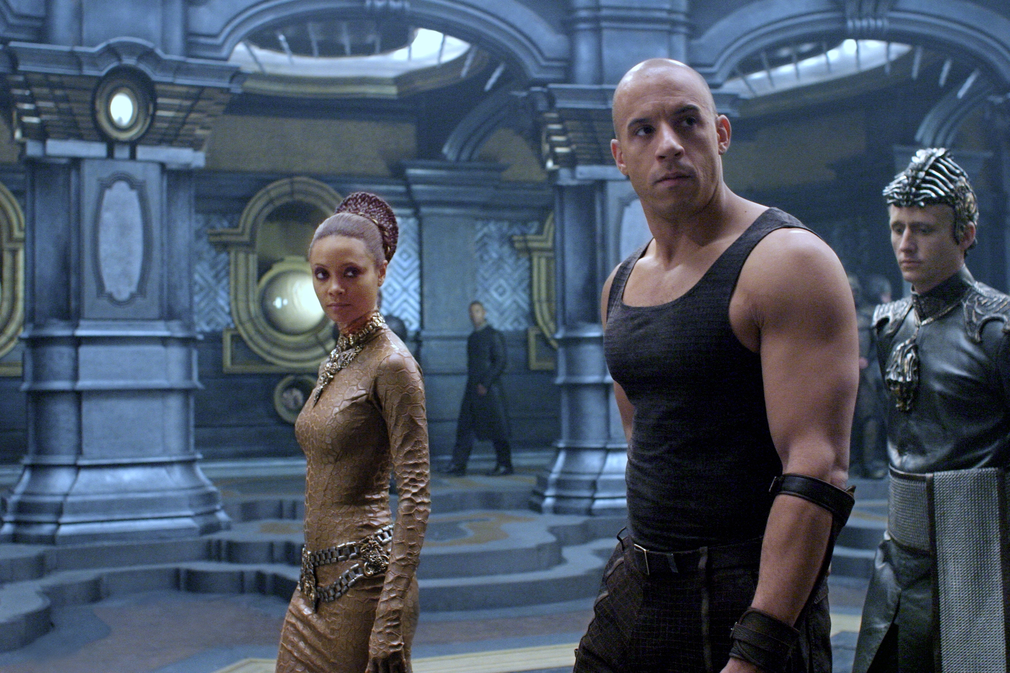 Still of Vin Diesel and Thandie Newton in Rydiko kronikos (2004)