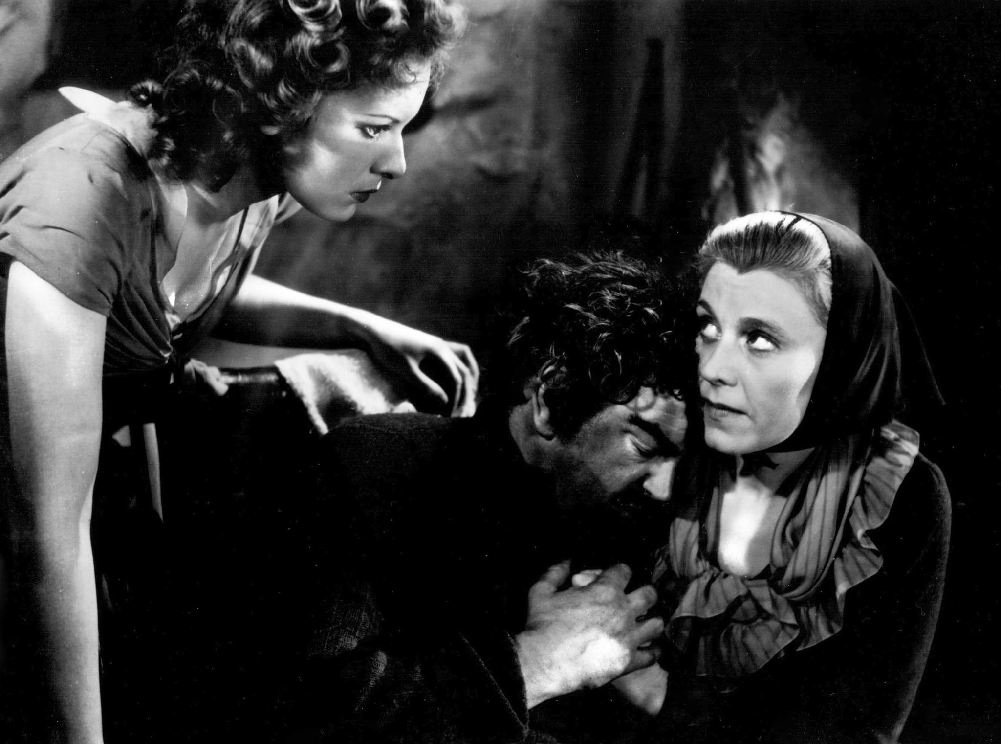 Still of Maureen O'Hara, Leslie Banks and Marie Ney in Jamaica Inn (1939)