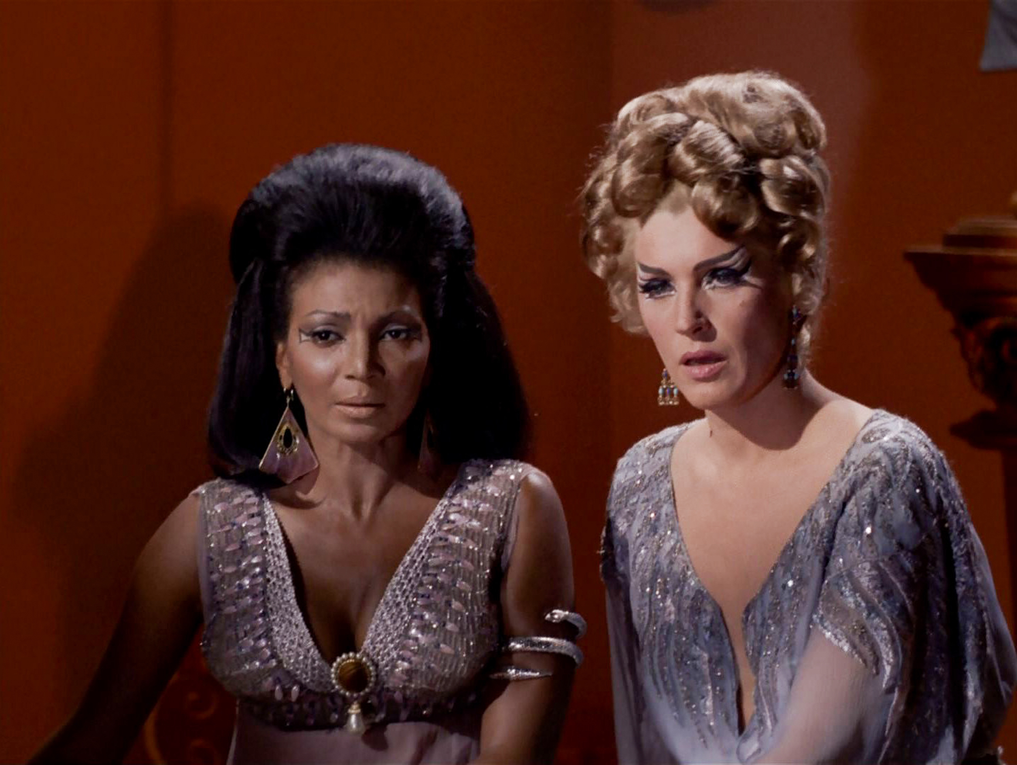 Still of Majel Barrett and Nichelle Nichols in Star Trek (1966)