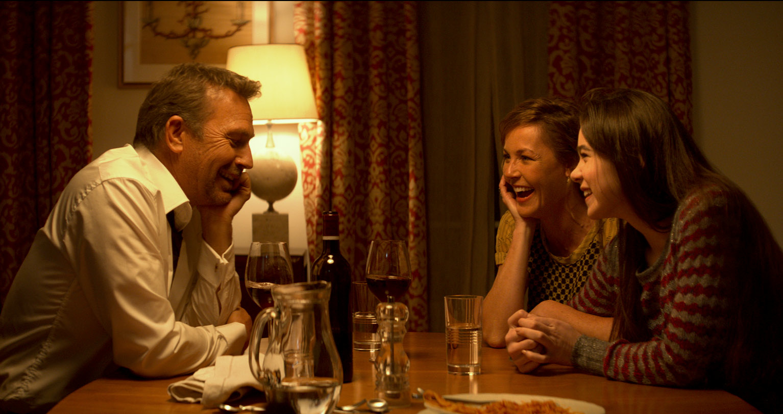 Still of Kevin Costner, Connie Nielsen and Hailee Steinfeld in Trys dienos nuzudyti (2014)