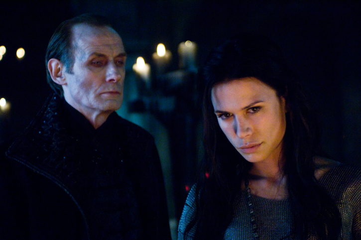 Still of Rhona Mitra and Bill Nighy in Kitas pasaulis. Vilkolakiu prisikelimas (2009)