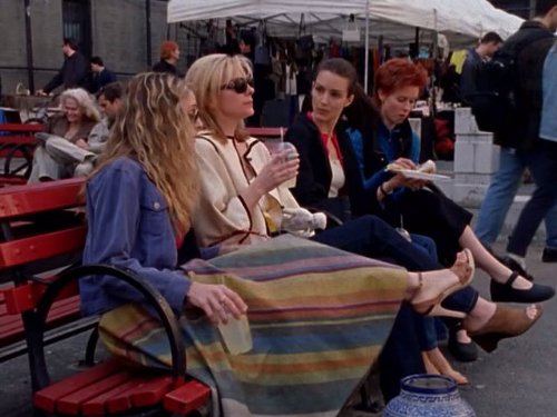 Still of Kim Cattrall, Sarah Jessica Parker, Kristin Davis and Cynthia Nixon in Sex and the City (1998)