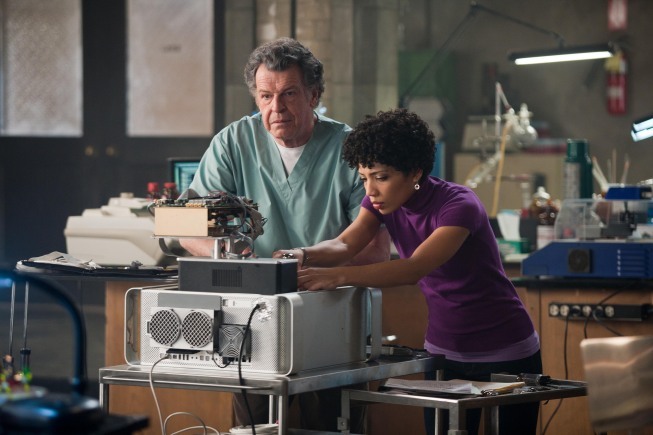 Still of John Noble and Jasika Nicole in Ties riba (2008)