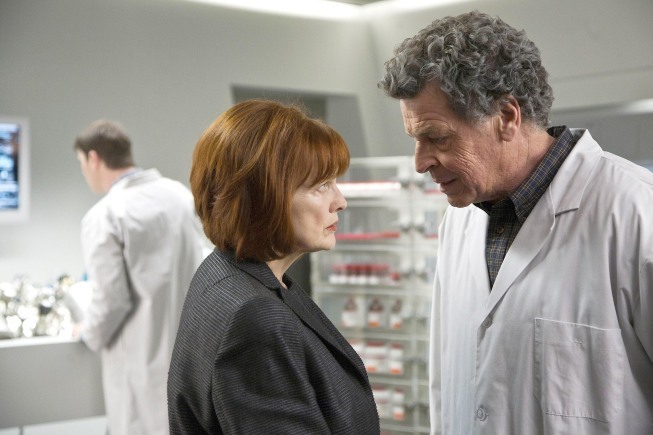 Still of Blair Brown and John Noble in Ties riba (2008)