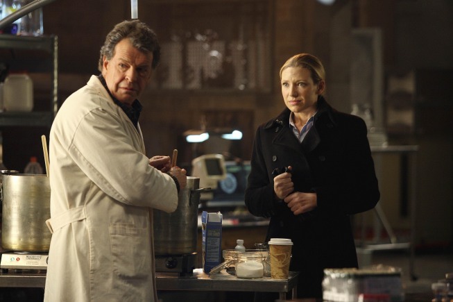 Still of John Noble and Anna Torv in Ties riba (2008)