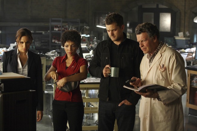 Still of Joshua Jackson, John Noble and Jasika Nicole in Ties riba (2008)