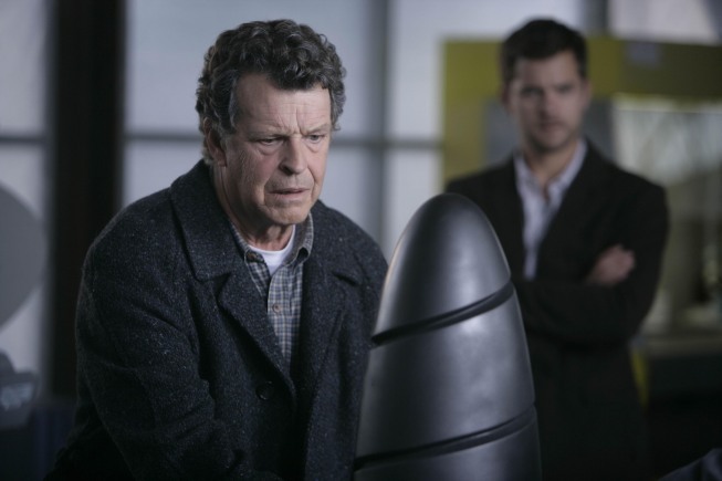 Still of Joshua Jackson and John Noble in Ties riba (2008)