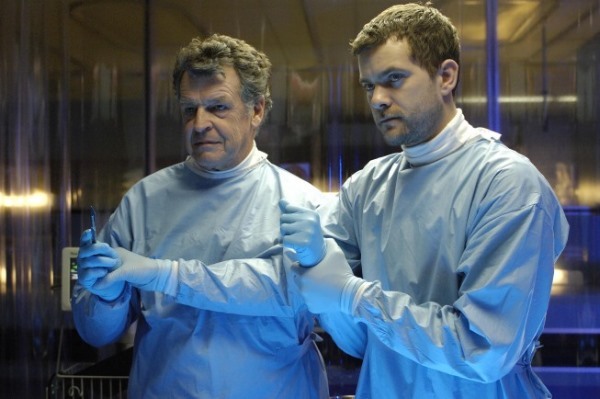 Still of Joshua Jackson and John Noble in Ties riba (2008)