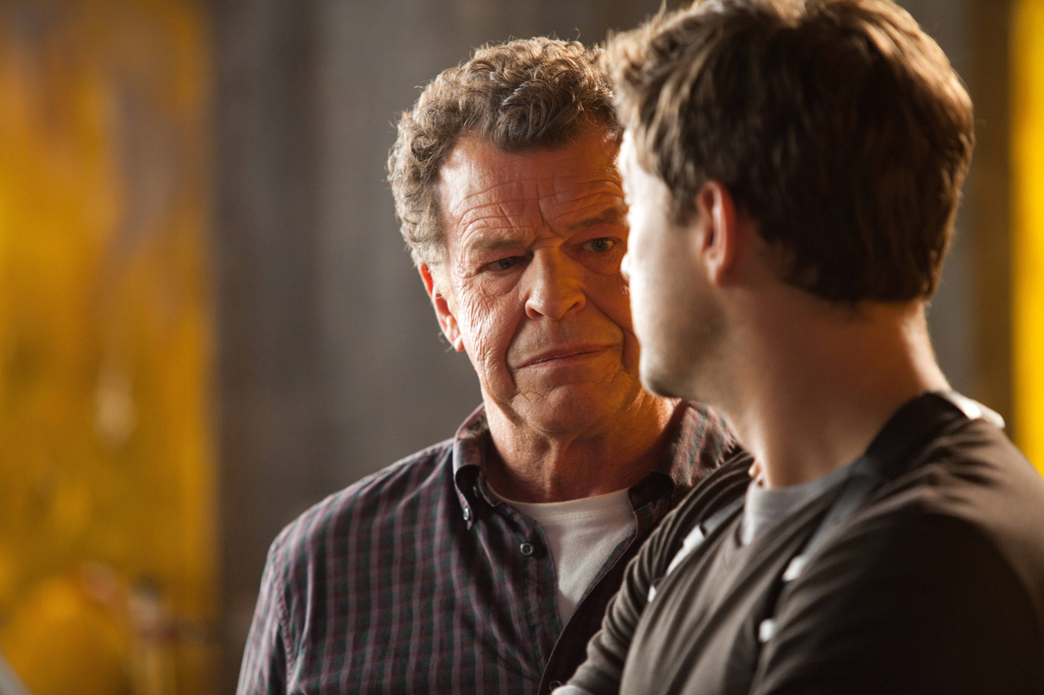 Still of Joshua Jackson and John Noble in Ties riba (2008)