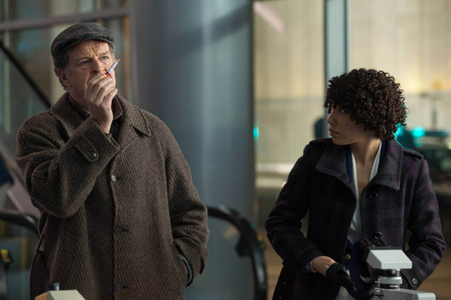 Still of John Noble and Jasika Nicole in Ties riba (2008)