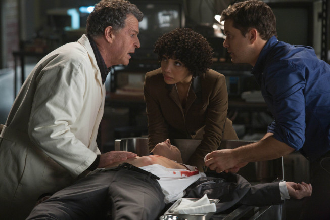 Still of Joshua Jackson, Michael Cerveris, John Noble and Jasika Nicole in Ties riba (2008)