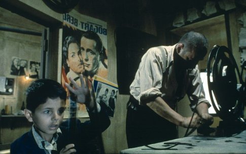 Still of Salvatore Cascio and Philippe Noiret in Nuovo Cinema Paradiso (1988)