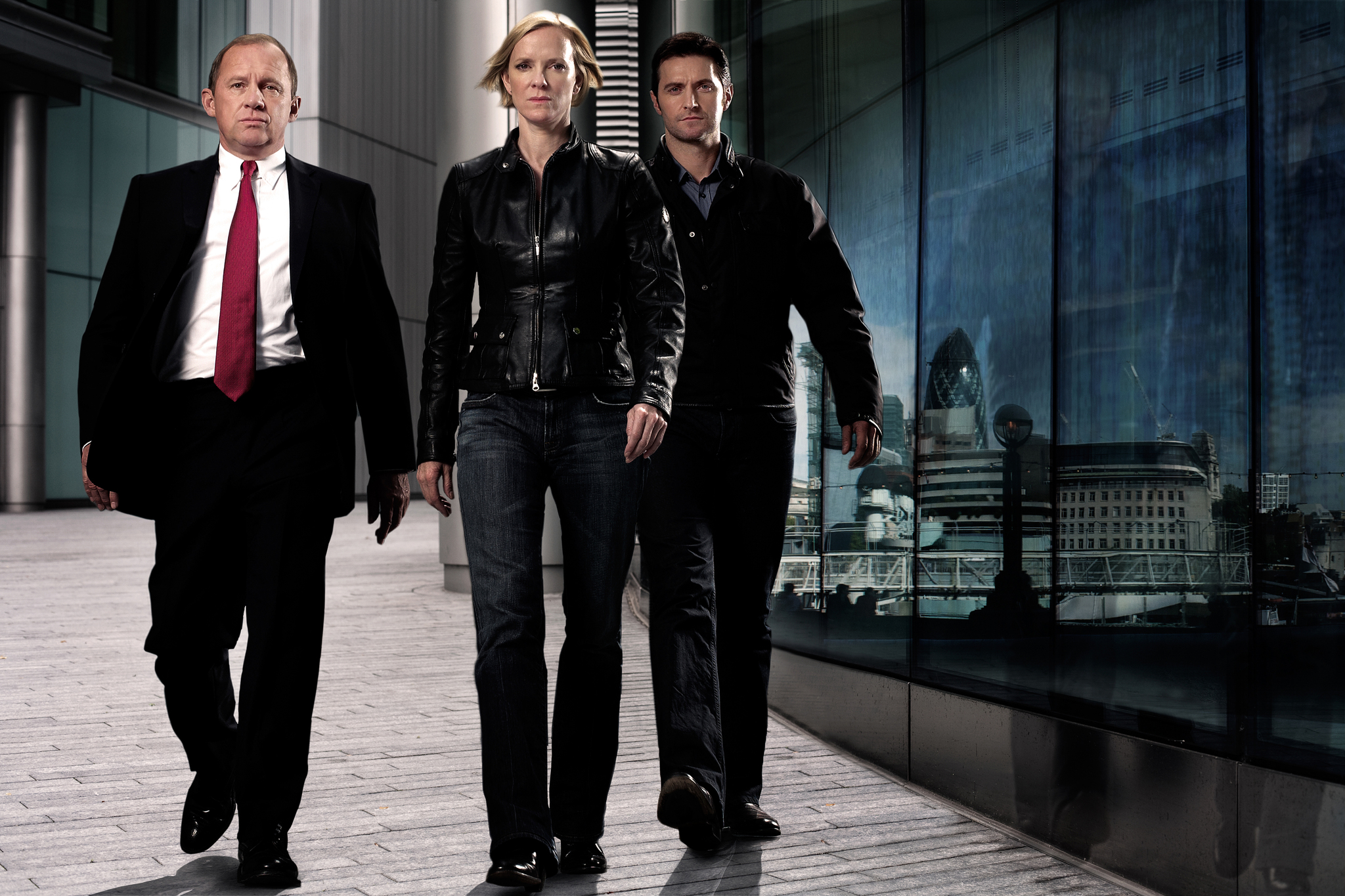 Still of Richard Armitage, Peter Firth and Hermione Norris in Spooks (2002)