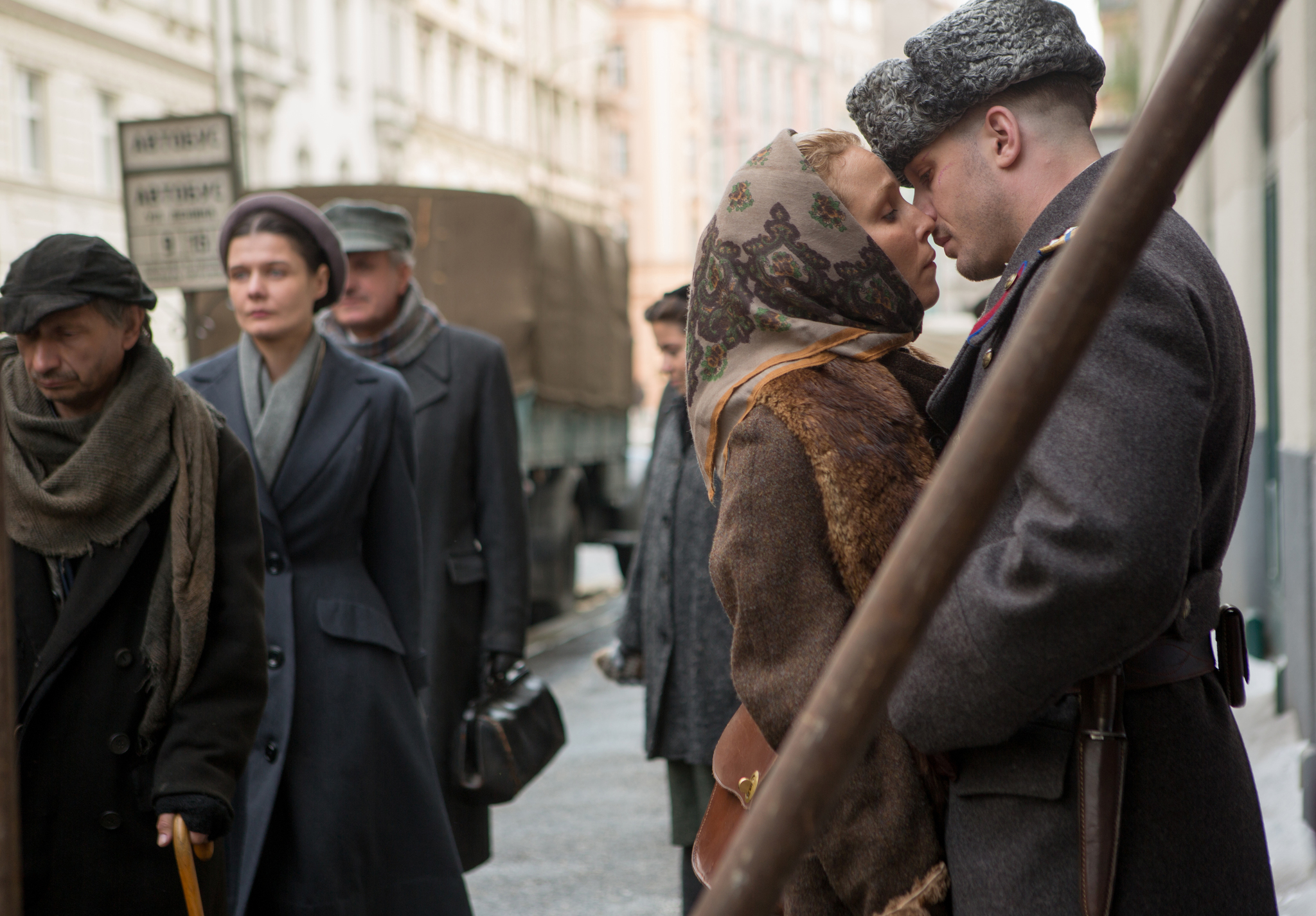 Still of Tom Hardy and Noomi Rapace in Child 44 (2015)