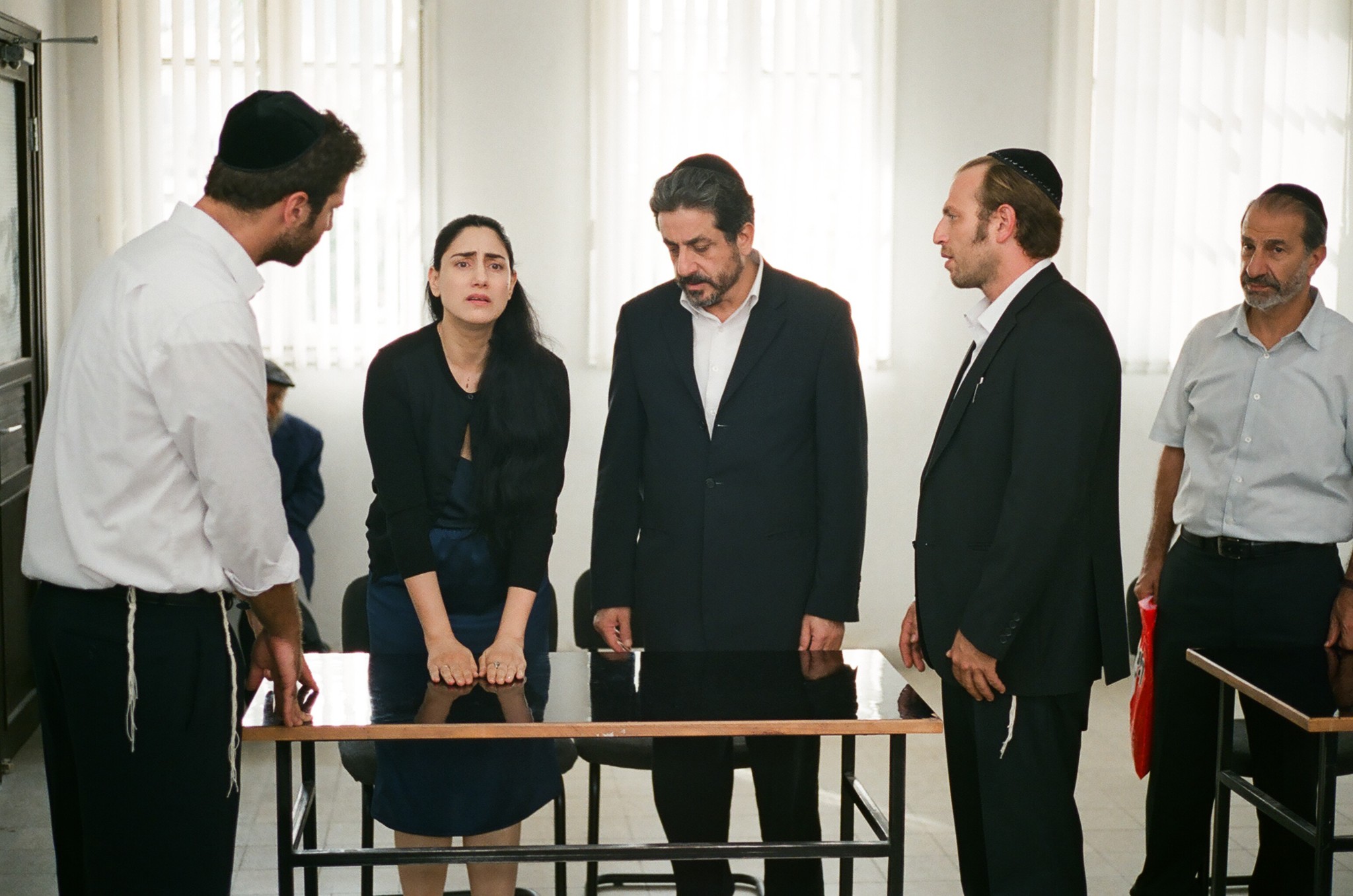 Still of Ronit Elkabetz, Sasson Gabai and Menashe Noy in Gett (2014)