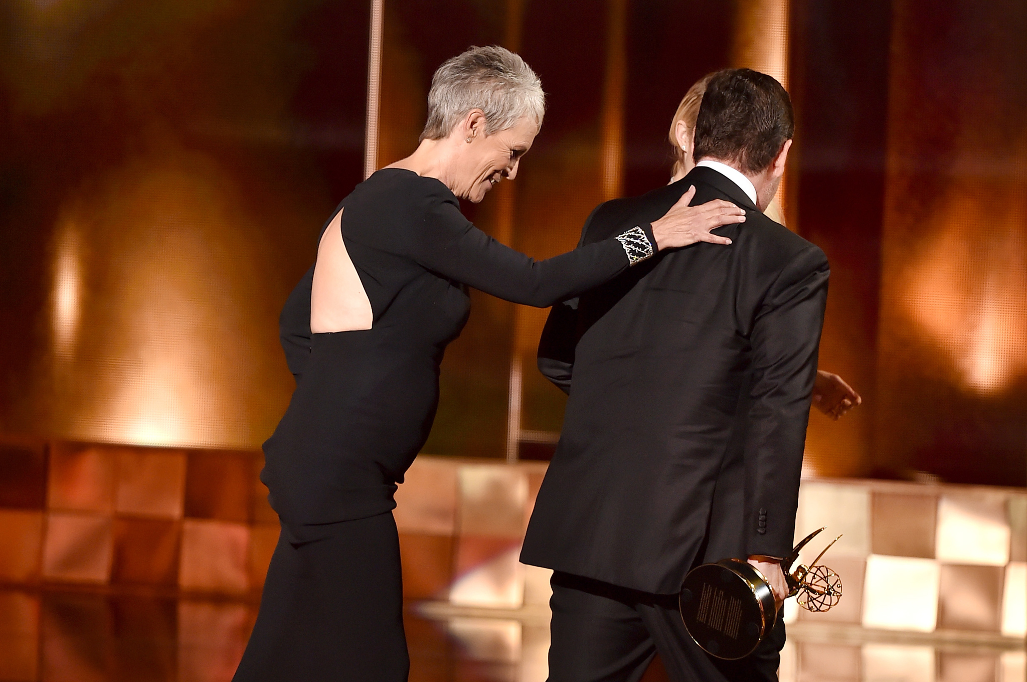 Jamie Lee Curtis and David Nutter at event of The 67th Primetime Emmy Awards (2015)