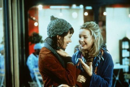Still of Kate Hudson and Frances O'Connor in About Adam (2000)
