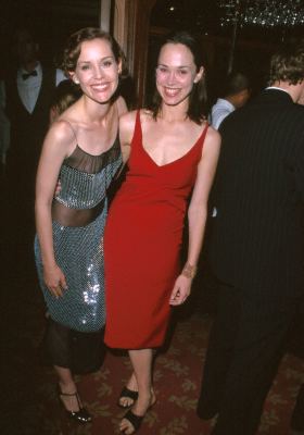 Embeth Davidtz and Frances O'Connor at event of Mansfield Park (1999)