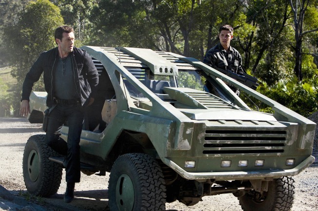 Still of Jason O'Mara and Dean Geyer in Terra Nova (2011)