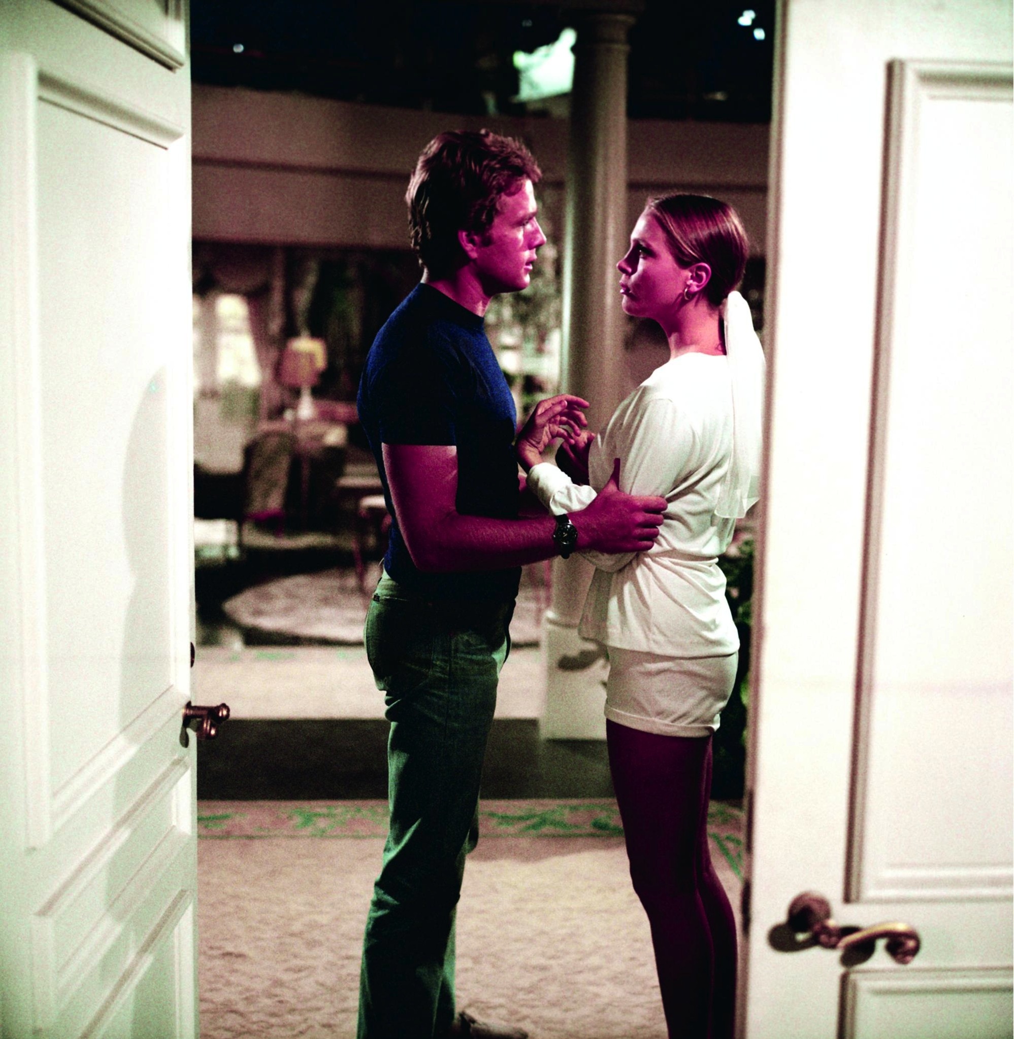 Still of Ryan O'Neal and Leigh Taylor-Young in The Big Bounce (1969)