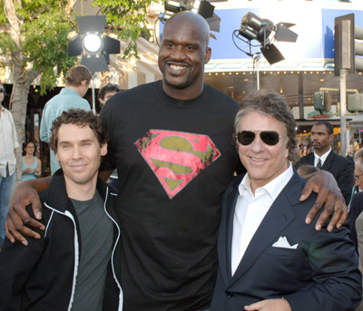 Bryan Singer, Jon Peters and Shaquille O'Neal at event of Superman Returns (2006)