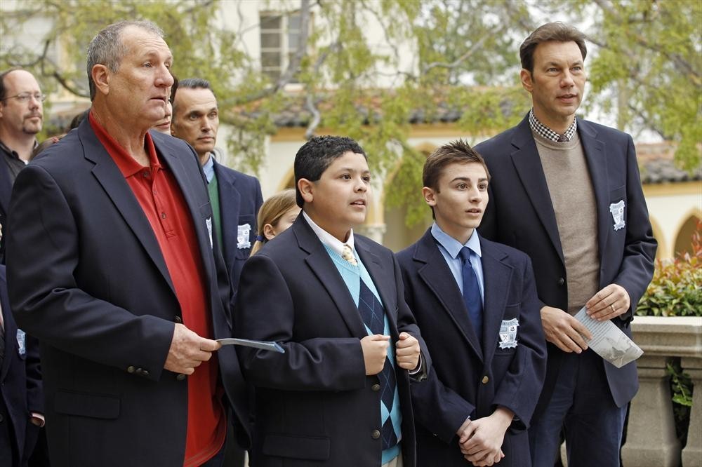 Still of Brian Palermo, Ed O'Neill and Rico Rodriguez in Moderni seima (2009)