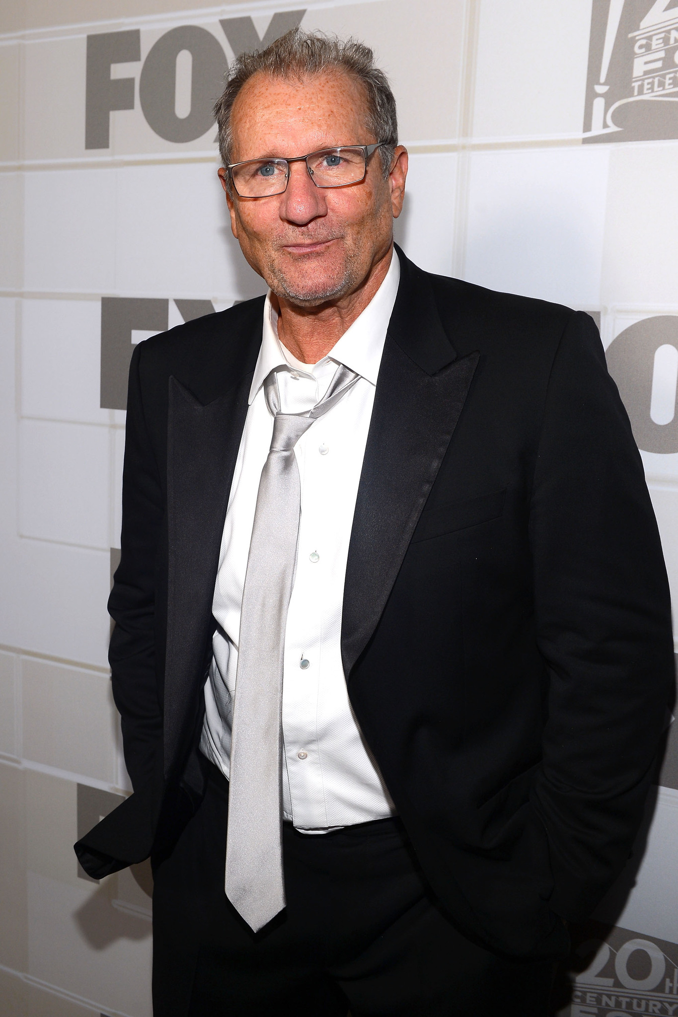 Ed O'Neill at event of The 64th Primetime Emmy Awards (2012)