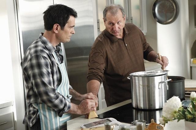 Still of Ty Burrell and Ed O'Neill in Moderni seima (2009)