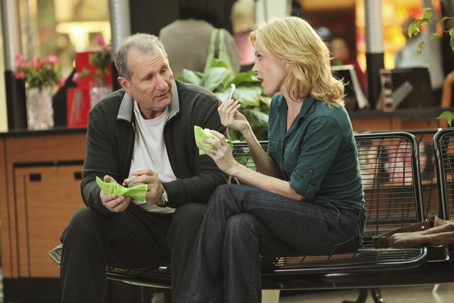 Still of Julie Bowen and Ed O'Neill in Moderni seima (2009)
