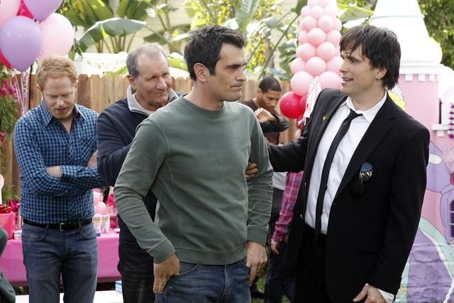 Still of Matt Dillon, Ty Burrell, Jesse Tyler Ferguson and Ed O'Neill in Moderni seima (2009)