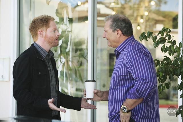 Still of Jesse Tyler Ferguson and Ed O'Neill in Moderni seima (2009)