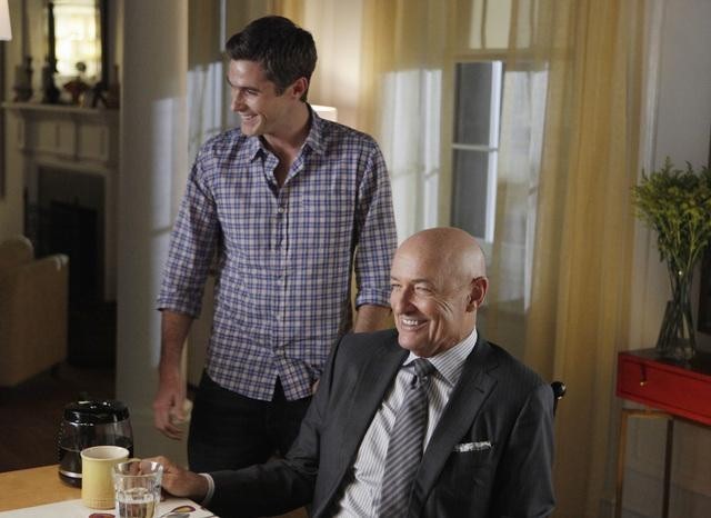 Still of Terry O'Quinn and Dave Annable in 666 Park Avenue (2012)