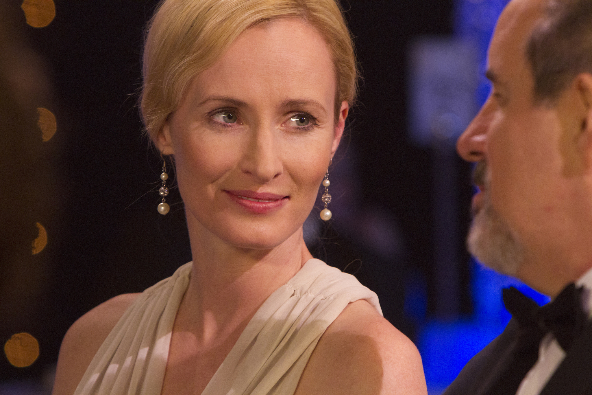 Still of Genevieve O'Reilly and John Pankow in Episodes (2011)