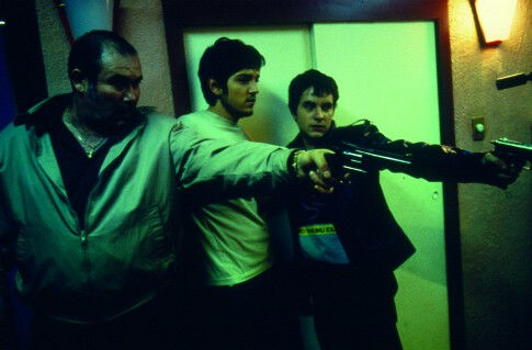 Still of Lucas Crespi, Diego Luna and Jesús Ochoa in Nicotina (2003)