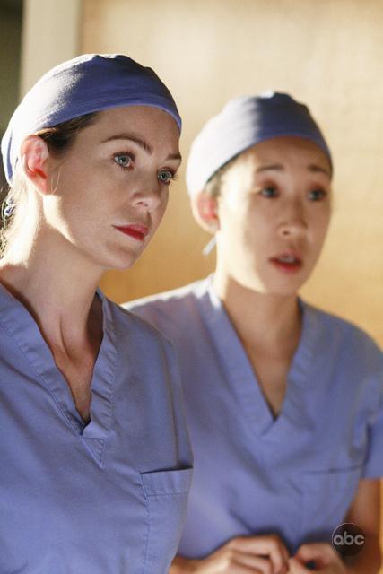 Still of Sandra Oh and Ellen Pompeo in Grei anatomija (2005)