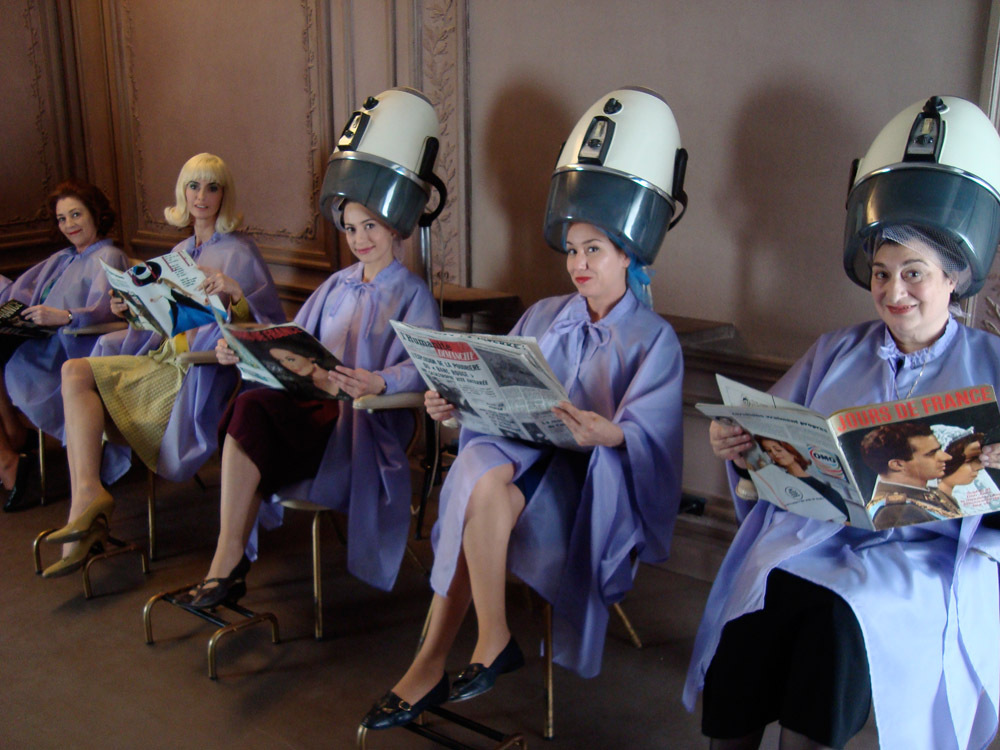 Still of Lola Dueñas, Carmen Maura, Berta Ojea, Natalia Verbeke and Nuria Solé in Les femmes du 6e étage (2010)