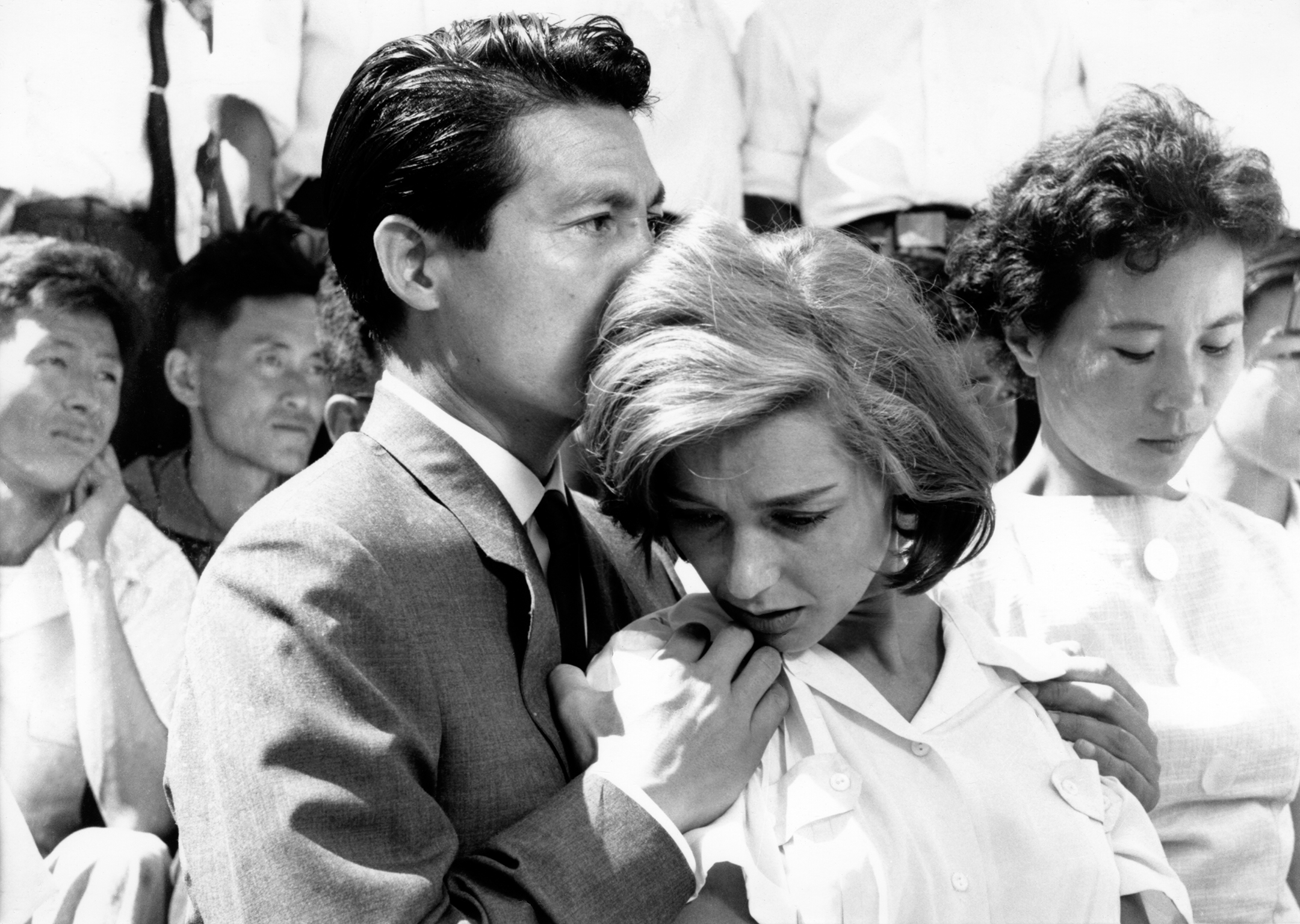 Still of Eiji Okada and Emmanuelle Riva in Hiroshima mon amour (1959)