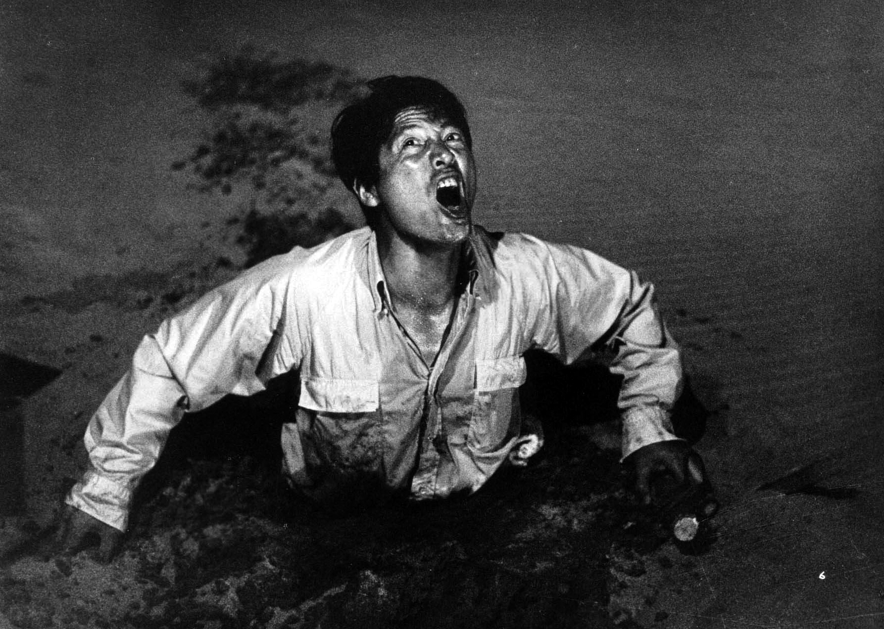 Still of Eiji Okada in Suna no onna (1964)