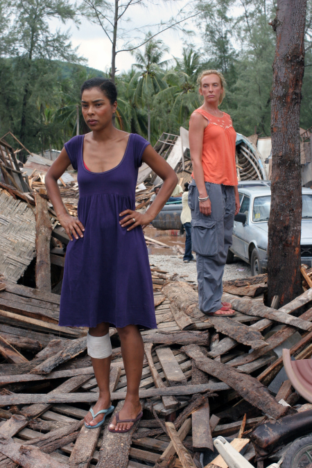 Still of Sophie Okonedo in Tsunami: The Aftermath (2006)