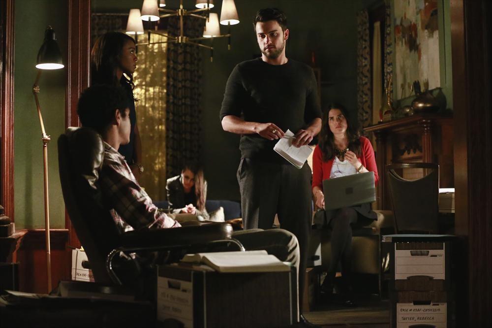 Still of Alfred Enoch, Karla Souza, Aja Naomi King, Katie Findlay and Jack Falahee in How to Get Away with Murder (2014)