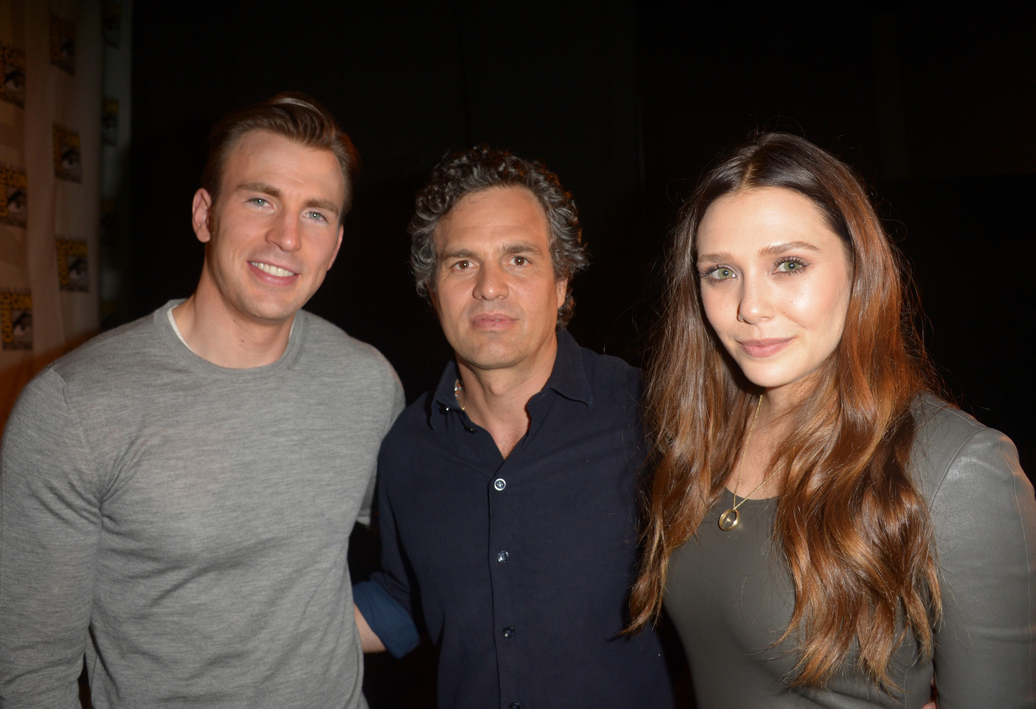 Chris Evans, Elizabeth Olsen and Mark Ruffalo at event of Kersytojai 2 (2015)