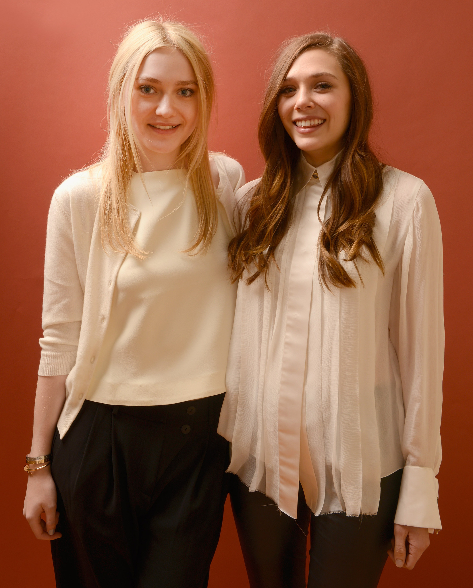 Dakota Fanning and Elizabeth Olsen at event of Very Good Girls (2013)