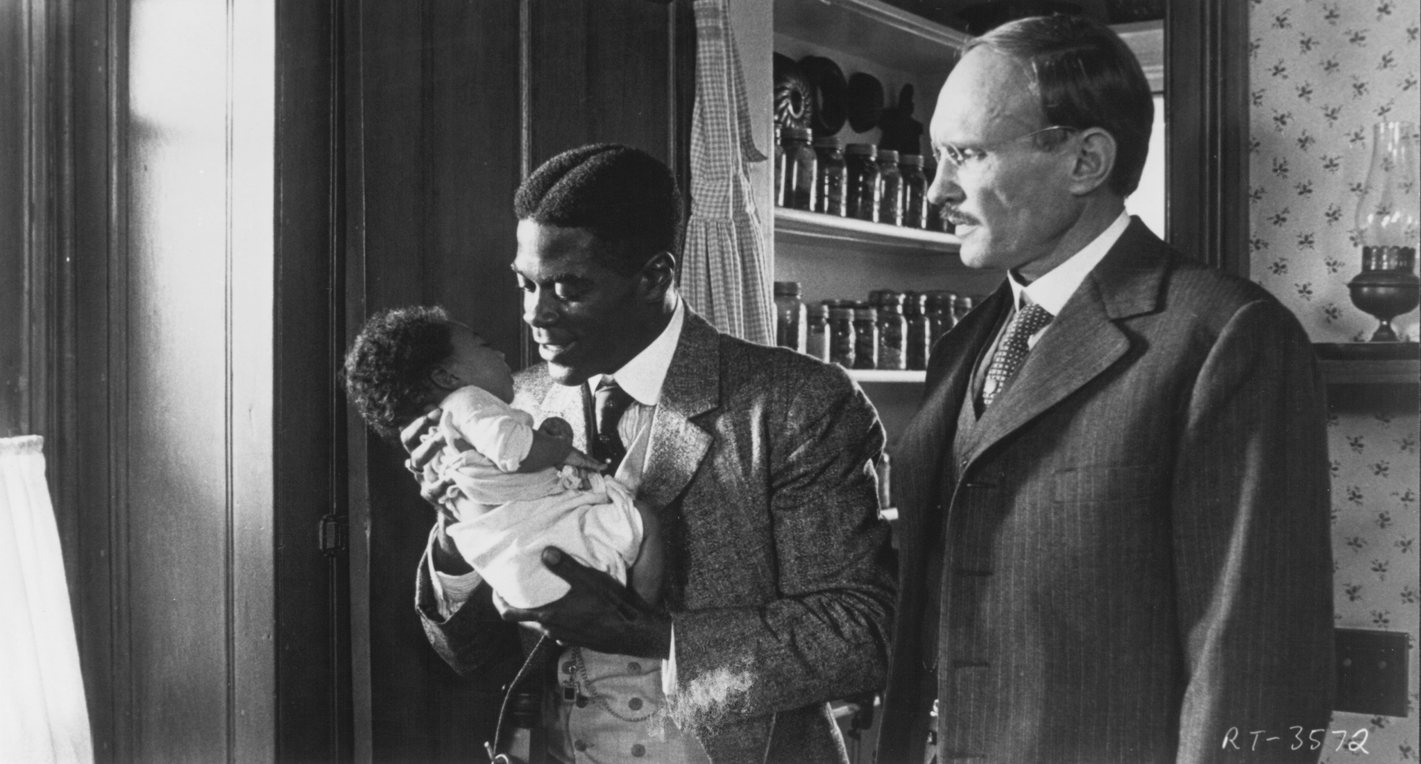Still of James Olson and Howard E. Rollins Jr. in Ragtime (1981)