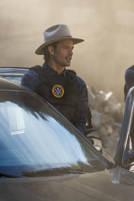 Still of Timothy Olyphant in Justified (2010)