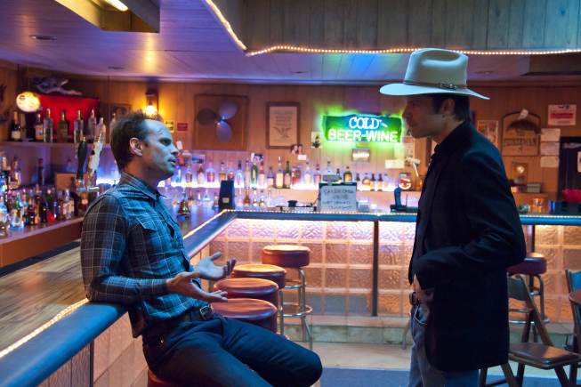 Still of Walton Goggins and Timothy Olyphant in Justified (2010)