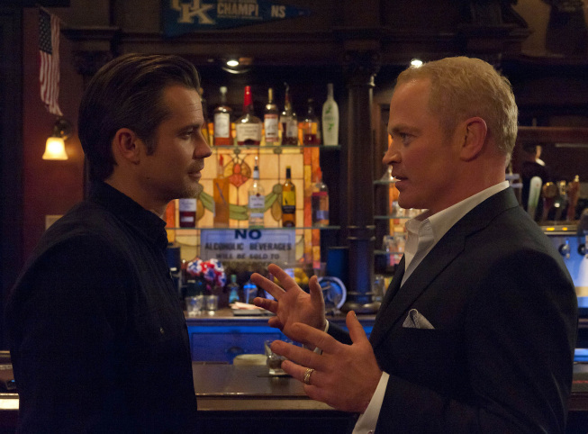 Still of Neal McDonough and Timothy Olyphant in Justified (2010)