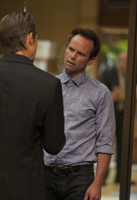 Still of Walton Goggins and Timothy Olyphant in Justified (2010)