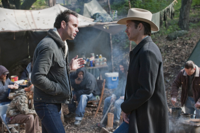 Still of Walton Goggins and Timothy Olyphant in Justified (2010)